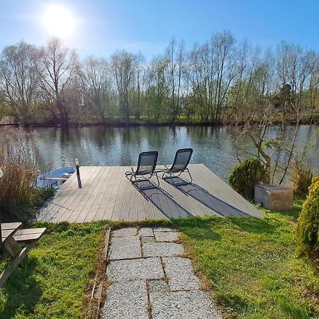 Het Witte Chalet Aan Het Water Van Monumentaal Fort Ooltgensplaat Exterior photo