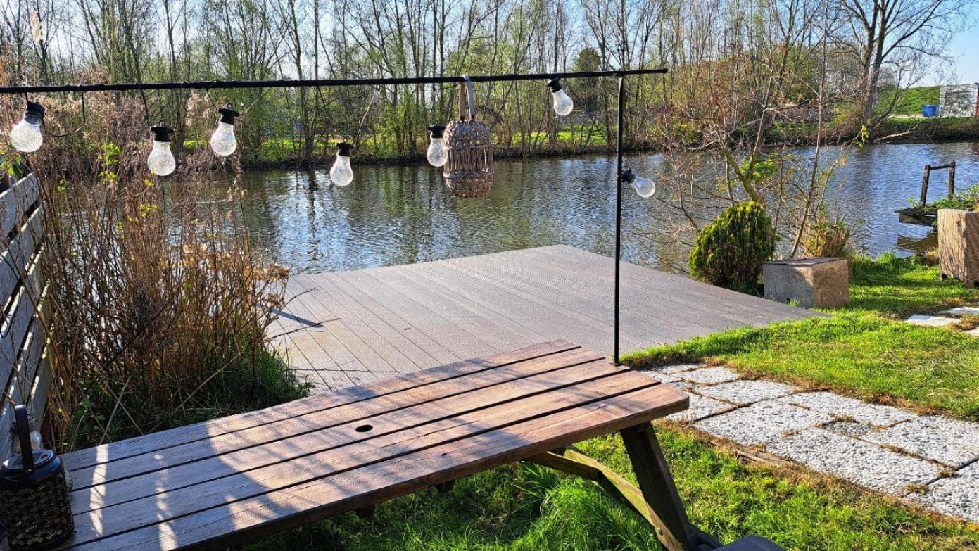 Het Witte Chalet Aan Het Water Van Monumentaal Fort Ooltgensplaat Exterior photo